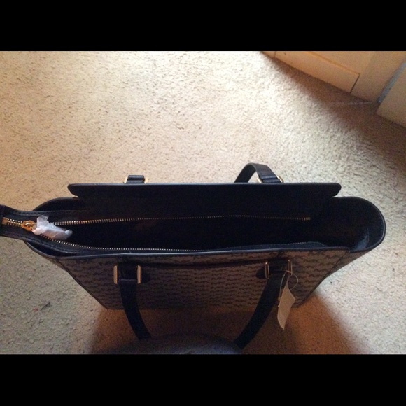 Michael Kors Dee Dee Medium Tote - Picture 5 of 6